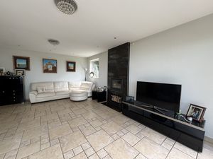LOUNGE- click for photo gallery